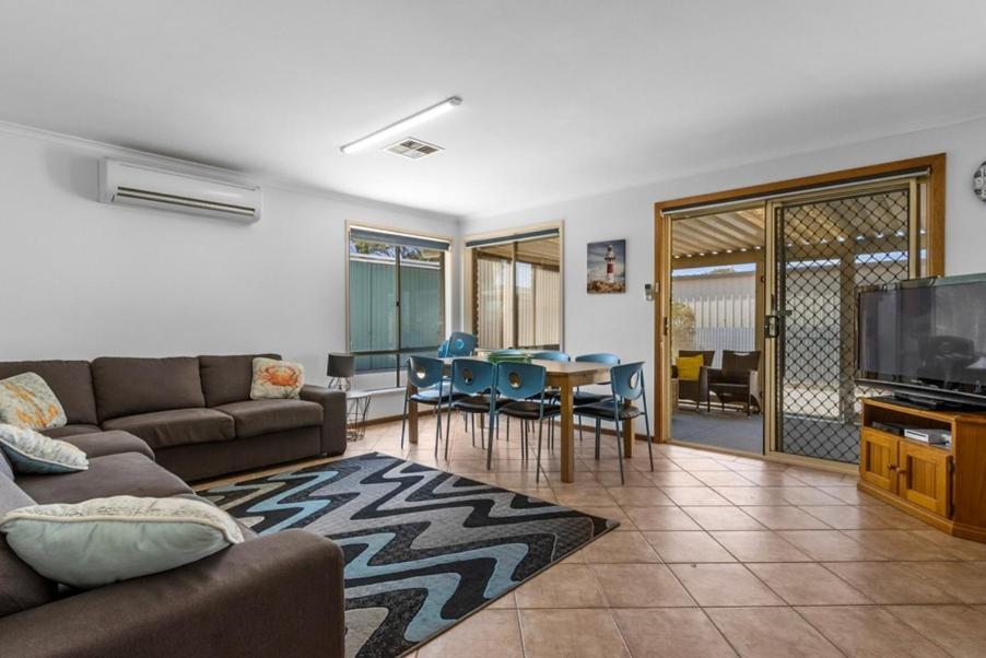 Ardrossan Hotel Motel Экстерьер фото